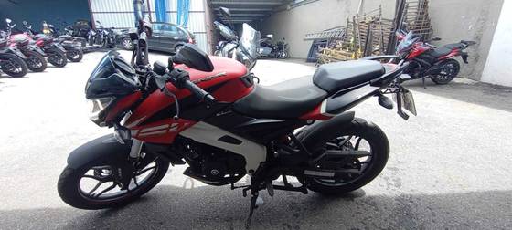 BAJAJ DOMINAR 160 
